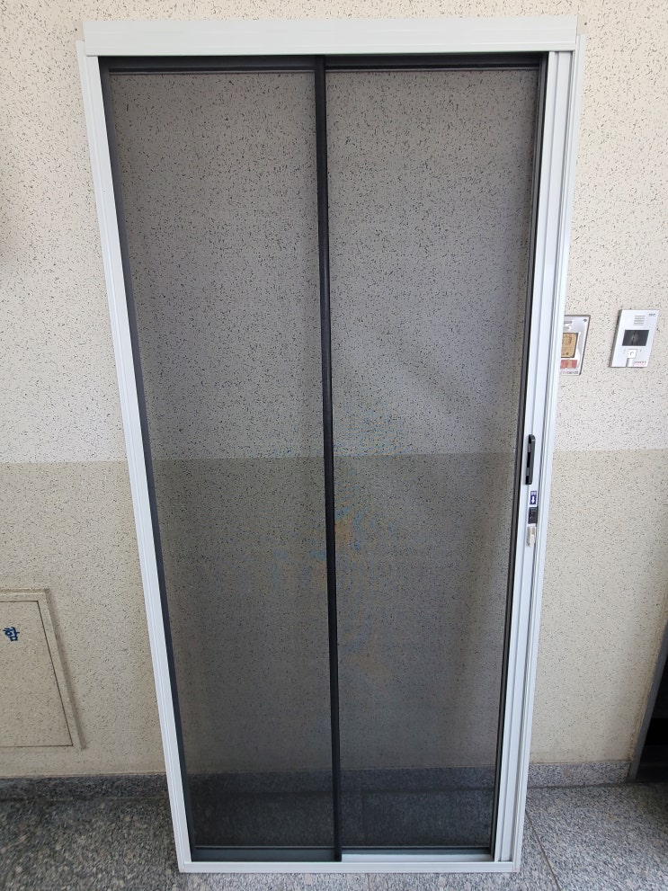  양천구 목동 드림네스트 오피스텔 현관 롤 방충망 미세망 여닫이 모기장 설치 ㅡ 당일바로출장집수리