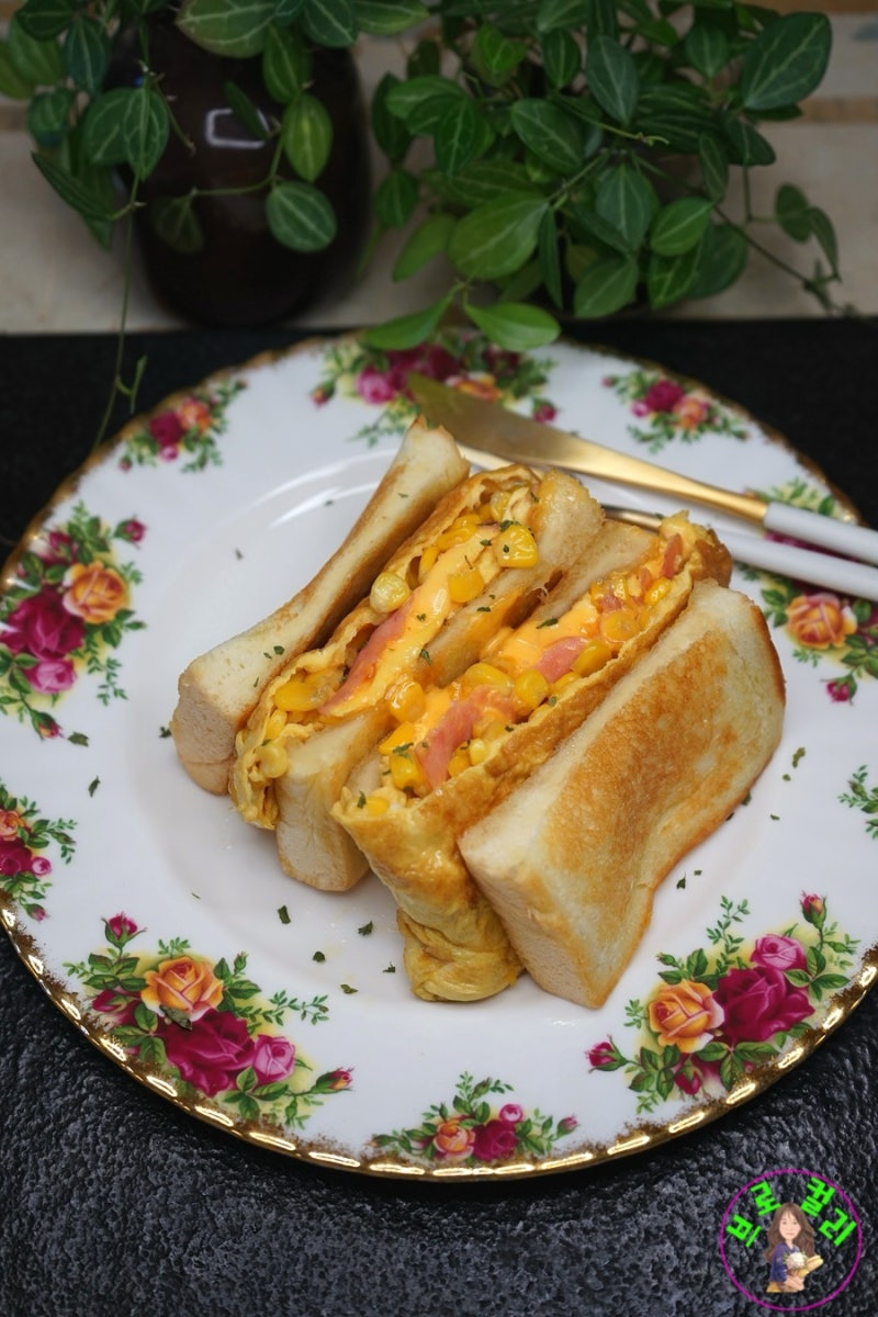식빵 계란토스트 만들기 햄치즈 토스트 레시피 이삭토스트 만들기 식빵요리 옥수수콘 요리 ....