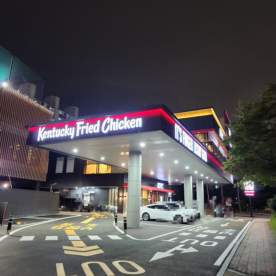 KFC 수원인계DT점 사진 1