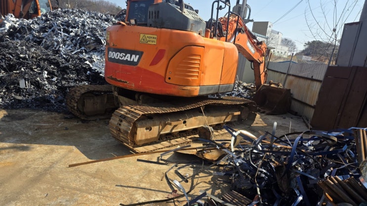  두산 DX140LCR5 2016년식 3300만원 판매합니다.