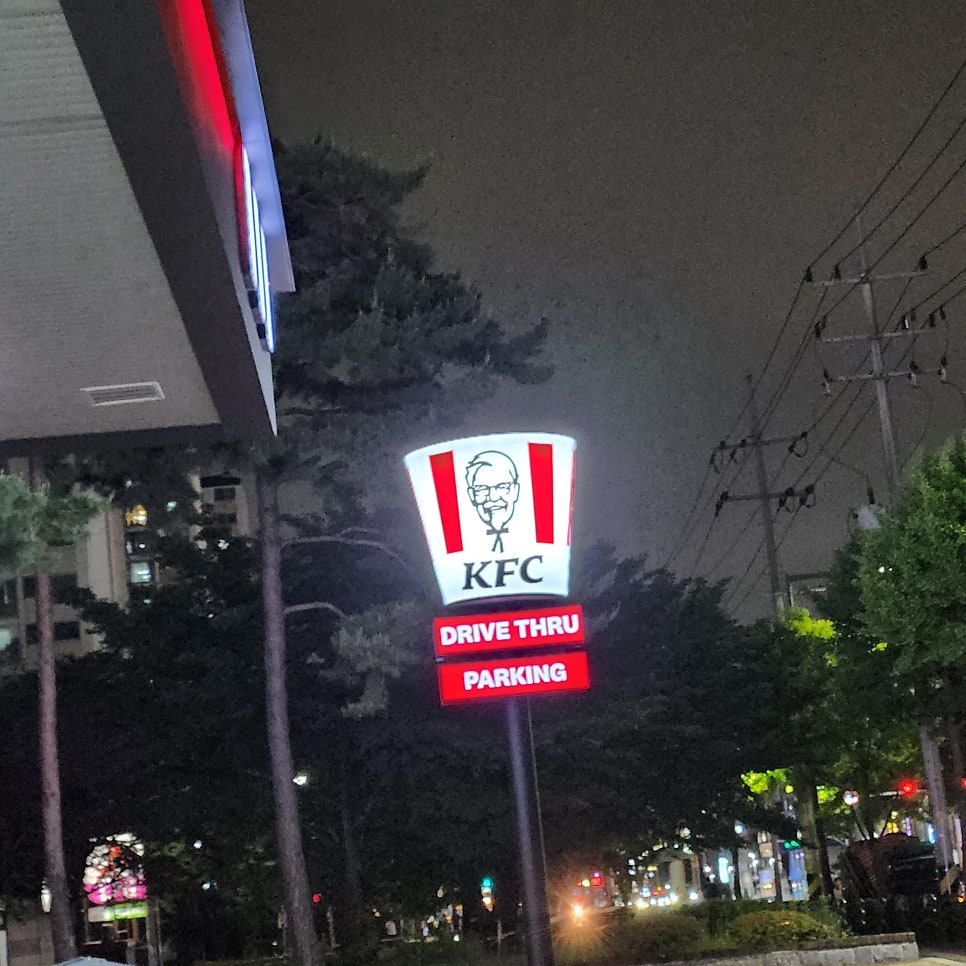 KFC 수원인계DT점 사진 2
