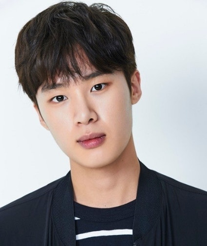 "벌써 복귀 시동?" 배우 김동희 일본 공식 팬클럽 모집 소식에 국내 여론 싸늘한 이유