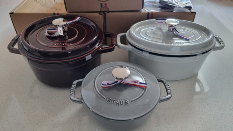 스타우브(staub) 무쇠 주물 냄비 세트 원형꼬꼬떼 22cm 석류레드, 오발꼬꼬떼 23cm 화이트트러플,....
