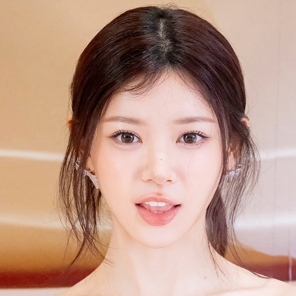 아일릿 모카 눈물 무대 후 건강 우려 커진 이유? + <b>인기가요</b>