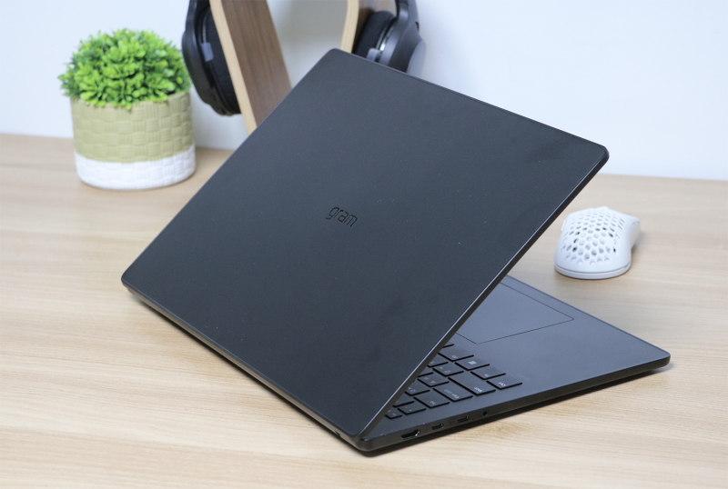 16인치 대화면의 고성능 AI 노트북 LG 그램북 AI 2026 16U55U 개봉기