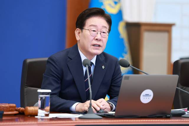 <b>한화에어로 폭발</b> 참사, 훼손된... 번호표…반복된 <b>사고</b>에 이재명... 