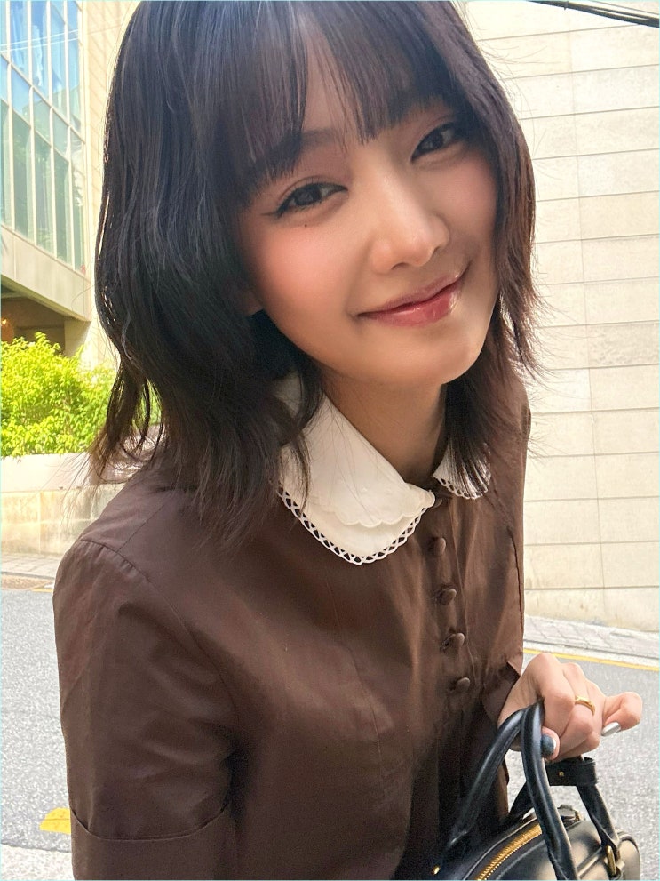  무대 위 카리스마 버린 민니, 길거리 시선 싹쓸이한 반전 스쿨룩 정체