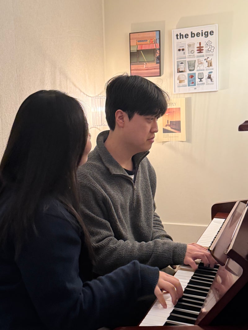 오늘은뮤직 부천점 피아노 연습실 내부 모습