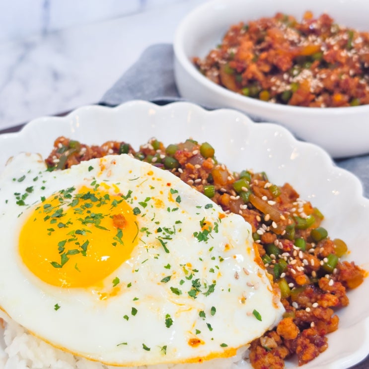  제철 마늘쫑으로 만든 초간단 밥도둑 비빔밥, 돼지고기 덮밥 레시피