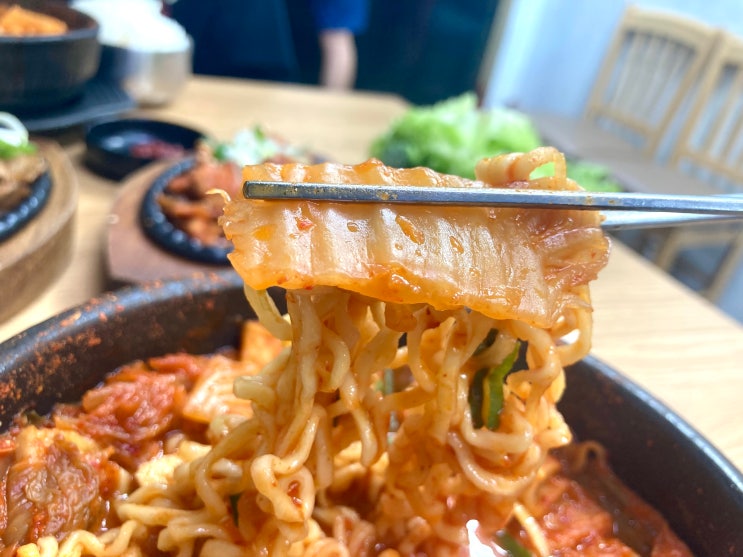  <까치산/김치찌개>2인분 시키면 4인분 나오는 까치산역 나만 알고 싶은 로컬 맛집 - 까치산 김치찌개 전문점