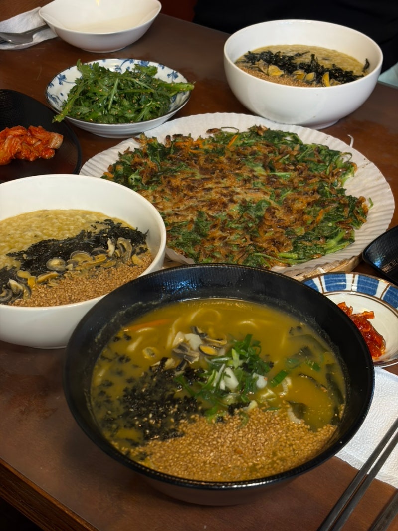 (2) 강릉 초당동 맛집 코스 추천 • ‘울릉도며느리’ 따개비죽/참나물전 | ‘꾸옥’ 옥수수....
