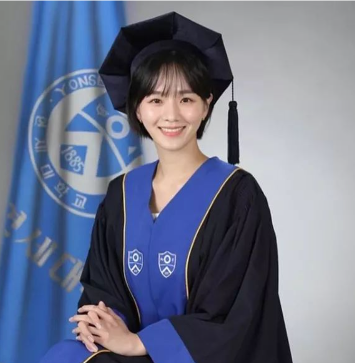 “연세대 다니던 평범한 학생이었는데…” 잡지 표지 한 장으로 캐스팅된 배우
