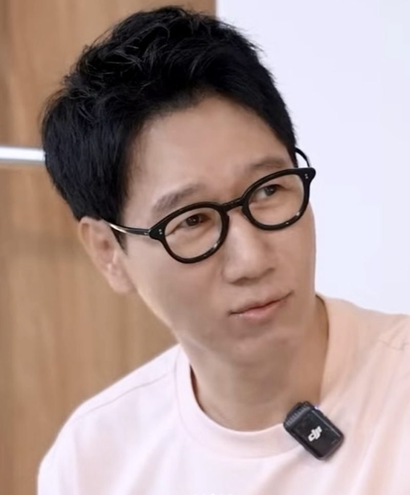 “매달 이자만..;;”명품 옷에 뿔테안경 쓴 지석진이 매달 고지서 보며 우는 이유