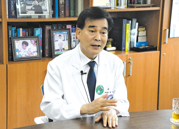 "비누 조각까지 모은다고?" <b>하충식</b> 이사장 프로필... 