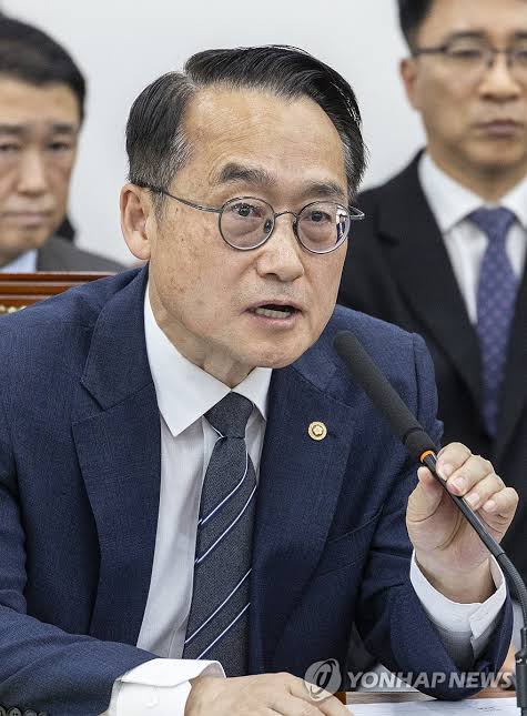 <b>허철훈</b> 프로필 중앙선관위 <b>사무총장</b> 투표용지 부족사태 사과문