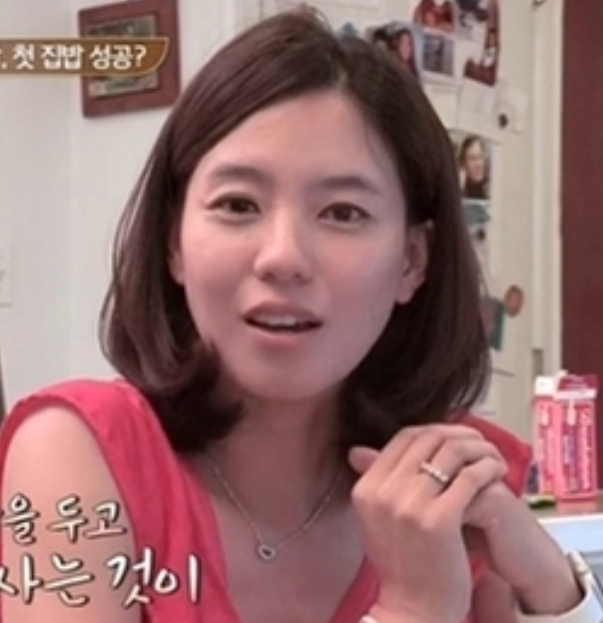 자신이 찍은 뮤비 출연자에게 첫눈에 반해 결혼까지 골인한 아내의 미모 수준. jpg