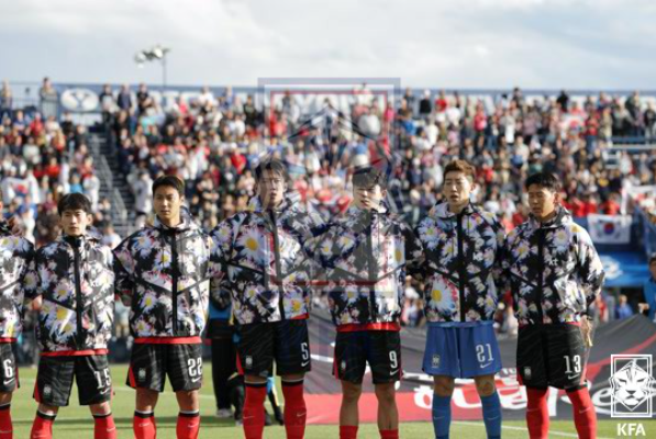 [패션×축구] 지드래곤 피스마이너스원 × 나이키 × KFA — 대표팀이 트리니다드토바고전에서 ....