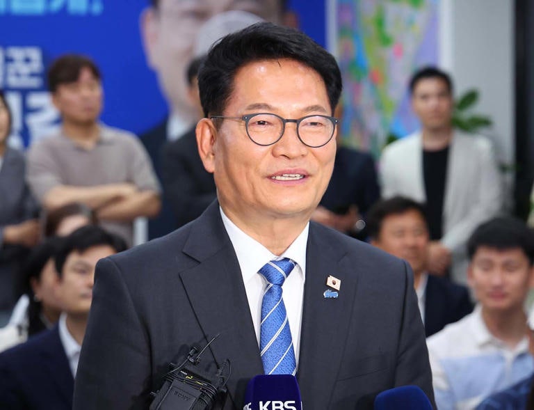 송영길이 법원에서 무죄를 받았다고 출마 한다고 할 때 당선된다면 민주당은 평탄치 않을거....