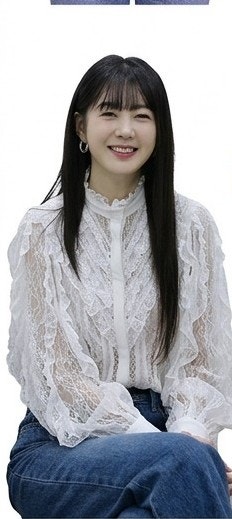 그 시절 쎄씨 모델 이요원 사복 패션, 나이 안 믿기는 실버 링 귀걸이 코디 팁