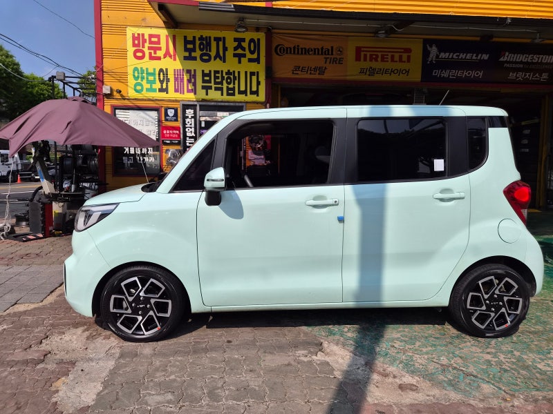 레이 15인치 휠 안전감이 느껴지는군요~