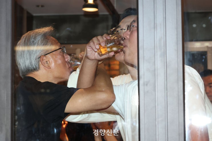 성수 <b>젠슨황</b> 삼겹살 깐부<b>회동</b> 2탄 '석암생소금구이' 좁은 길에... 