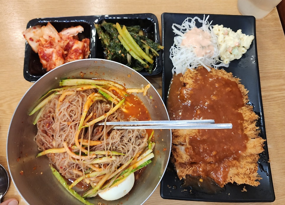 왕돈까스&왕냉면 독산점 사진 2