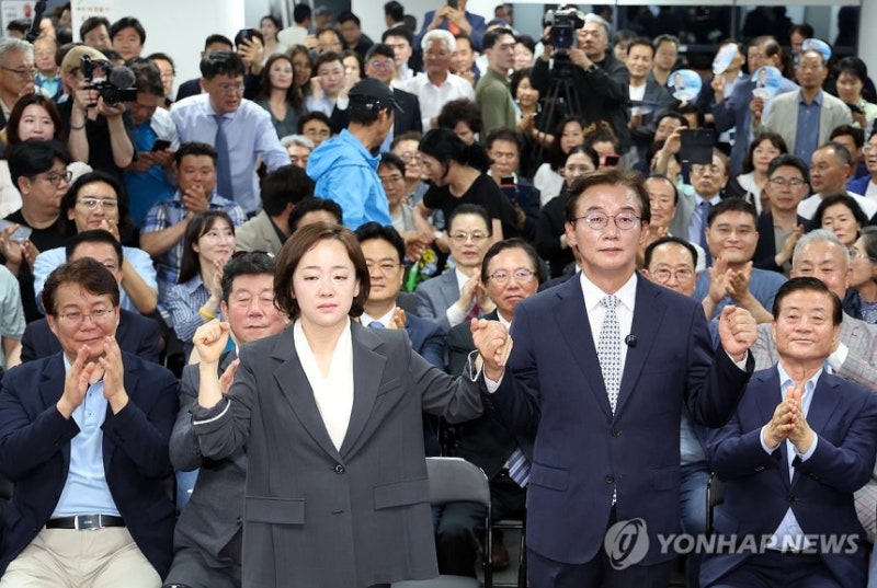 전재수 부산시장 당선인, 충렬사·봉하마을 참배… "오직 부산 위해, 말보다 결과로 증명"