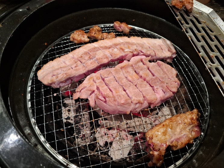  수지 숯불 돼지갈비 맛집 우시륵 — 친구들과 같이 가기 좋은 집