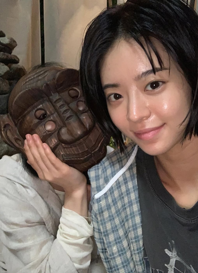 기리고 전소영, 톤다운 메이크업 &11kg 증량까지 감행한 신예 배우의 진심