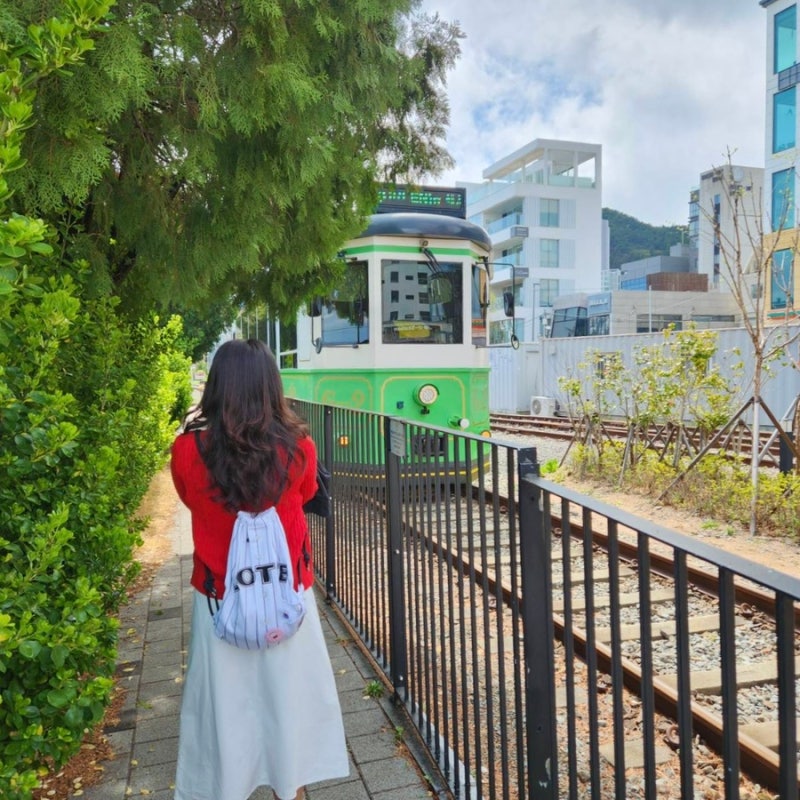 2박 3일 부산여행 2일차 | 해운대 해변열차 & 홀리라운지 송정본점 & 송정 해수욕장 & 사직구장....