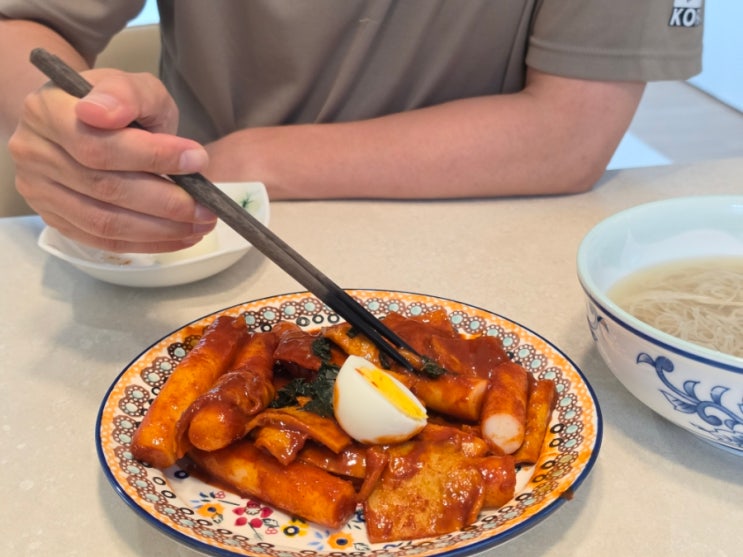 깻잎 향에 반한 신촌깻잎떡볶이 쌀떡 밀키트, 야식추천으로 딱!