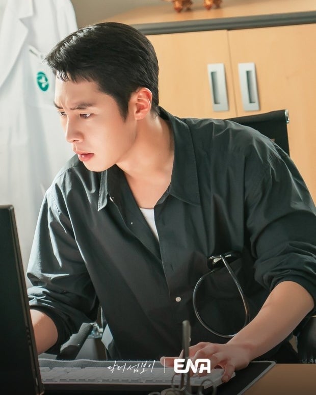 디즈니+ 이재욱 머리, '도지의' 역의 강렬한 아이비리그컷 & 다운펌 광교미용....