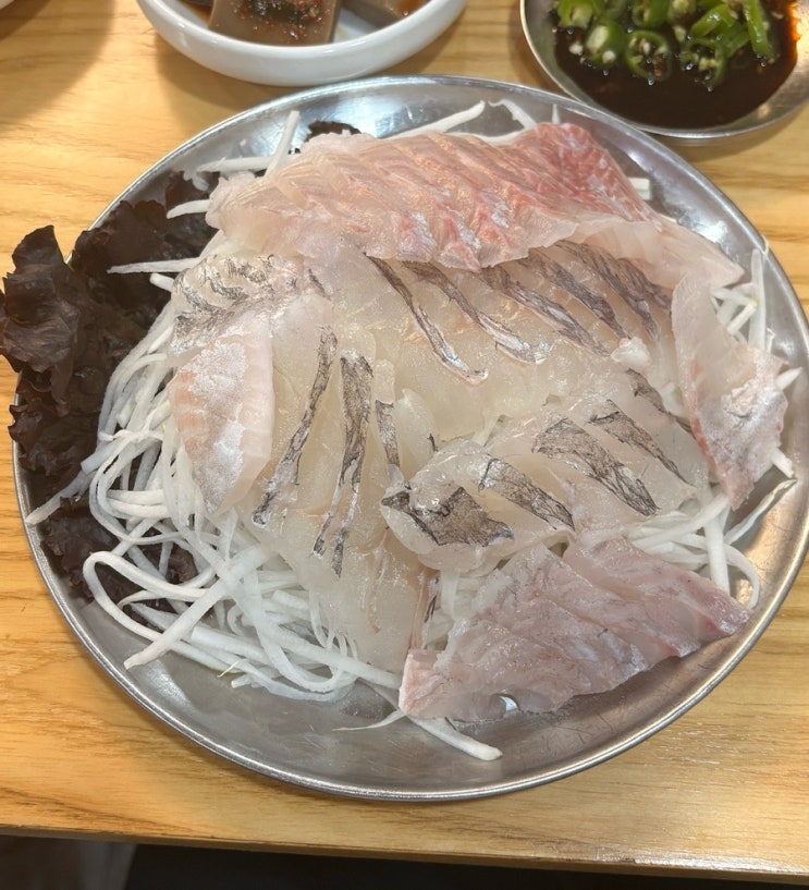[부산맛집] 우연히 알게된 부산  쯔양<b>한블리</b>맛집. 회백반이... 