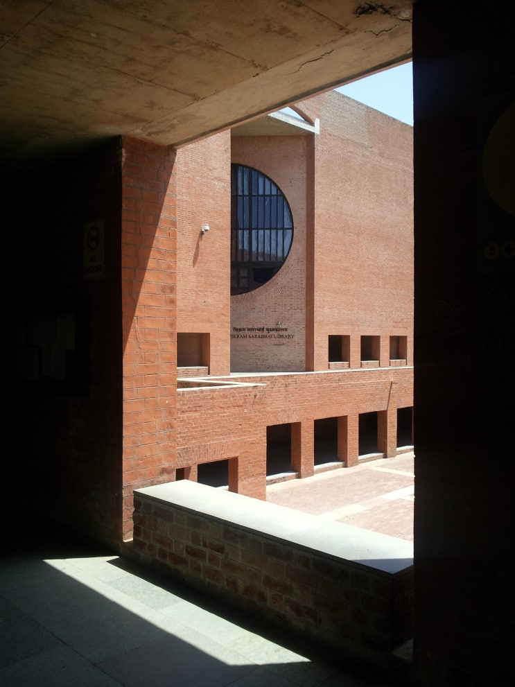  침묵과 빛의 거장 루이스 칸(Louis Kahn)이 인도 아메다바드에 남긴 기하학적 마스터피스, 인도경영대학원(Indian Institute of Man) | 이삭건축사 촬영