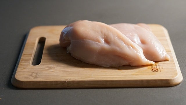 냉동 닭가슴살, 왜 이렇게 퍽퍽할까? 진짜 촉촉하게 먹는 해동법부터 부드럽게 익히는 방법....