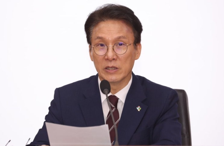 <b>김민석 총리</b> 누구?…투표용지 사태 속 주목받는 국무총리