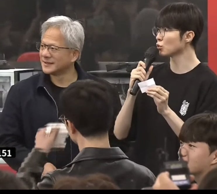<b>젠슨황</b> 방한 <b>젠슨 황</b> x 페이커 홍대 <b>PC방</b> 기습 <b>회동</b>!... 