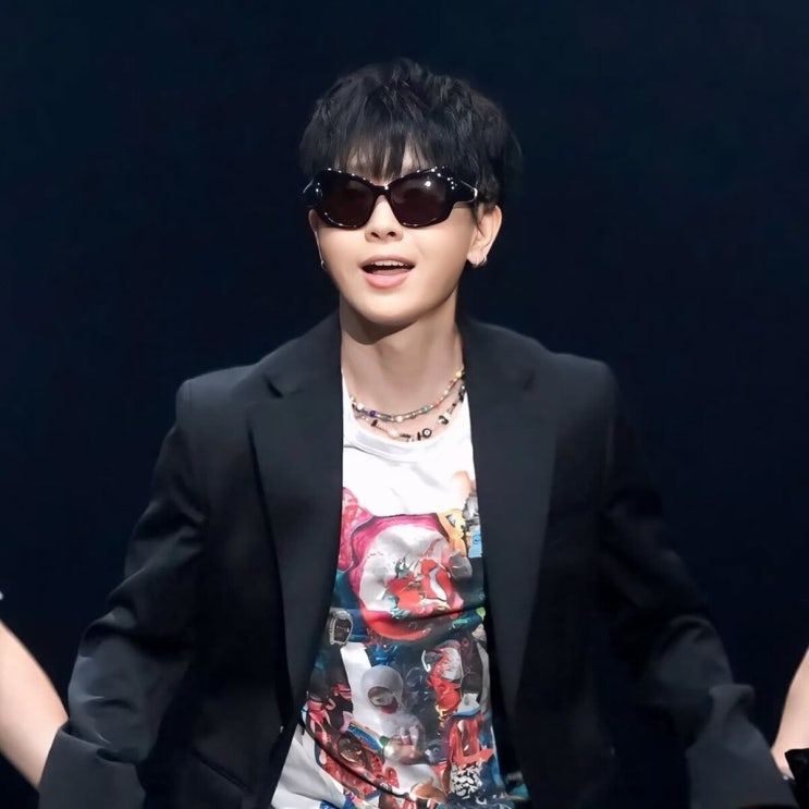 "패륜적이고 폭력적" 가수 이승환, <b>만화가</b> <b>윤서인</b> 고소