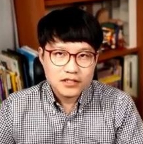 <b>윤서인 만화가</b> 프로필
