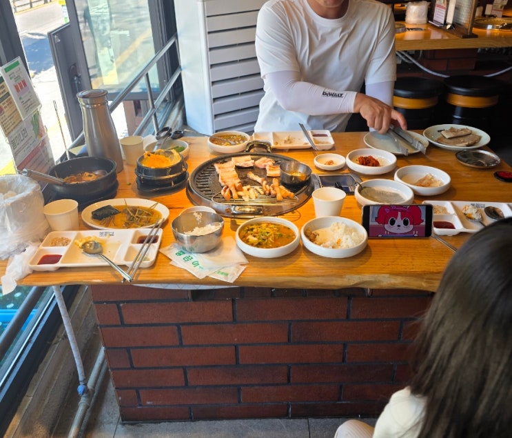  홍대 고기집 삼겹살 오겹살 돼지껍데기 초필살돼지구이 홍대점