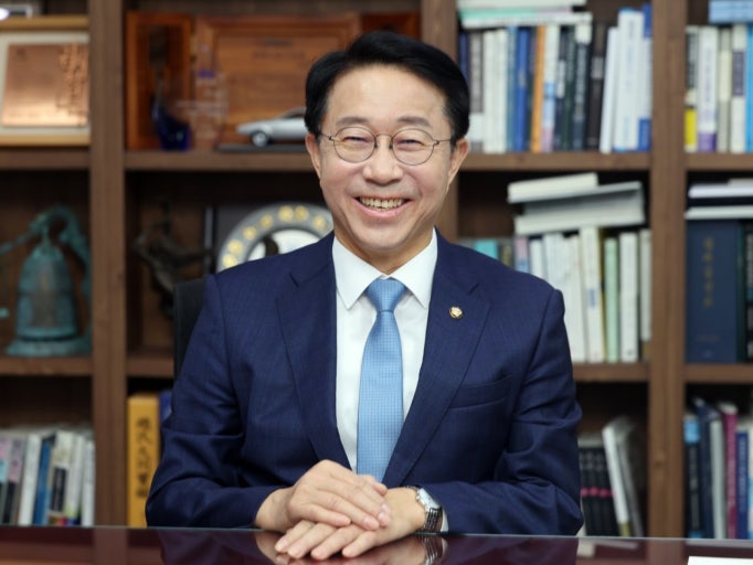 22대 <b>국회</b>의장 <b>조정식</b> <b>의원</b> 선출, 누구 프로필 고향 학력... 