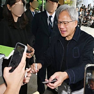"한국만을 위한 깜짝 선물!" 엔비디아 젠슨 황 공항 입국장 뒤집어놓은 한마디 | 젠슨황 관심....