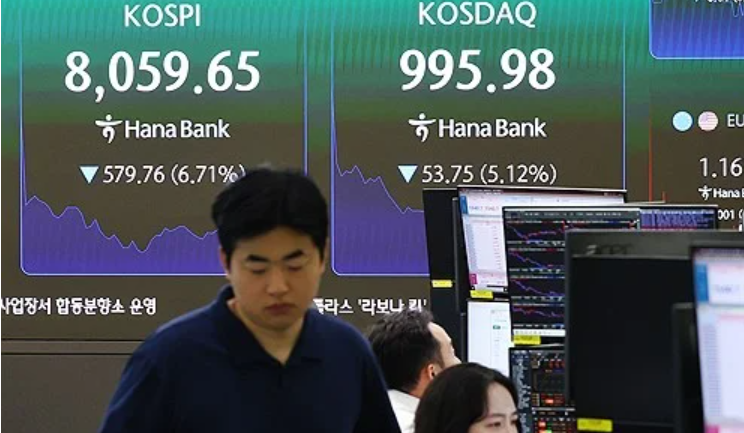 '검은 금요일' 코스피, 6% 급락해 8,000대 붕괴 위기… 외국인 20일째 폭풍 매도 속 반도체 거두 ....