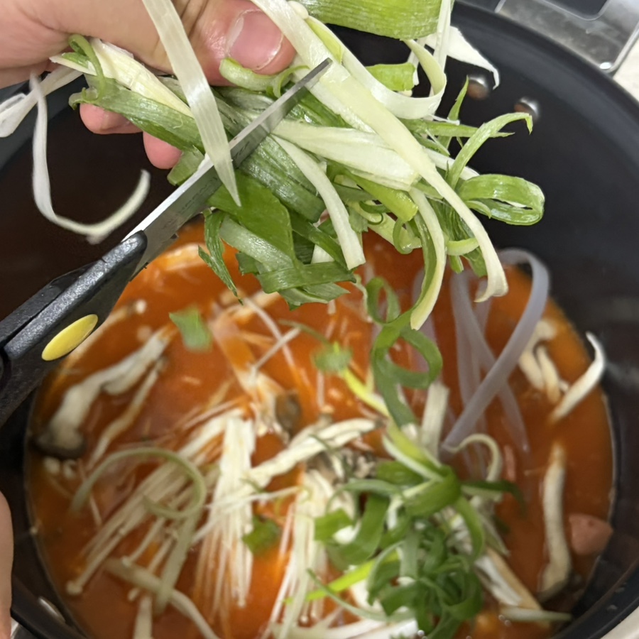 땅스부대찌개 신평점 사진 6