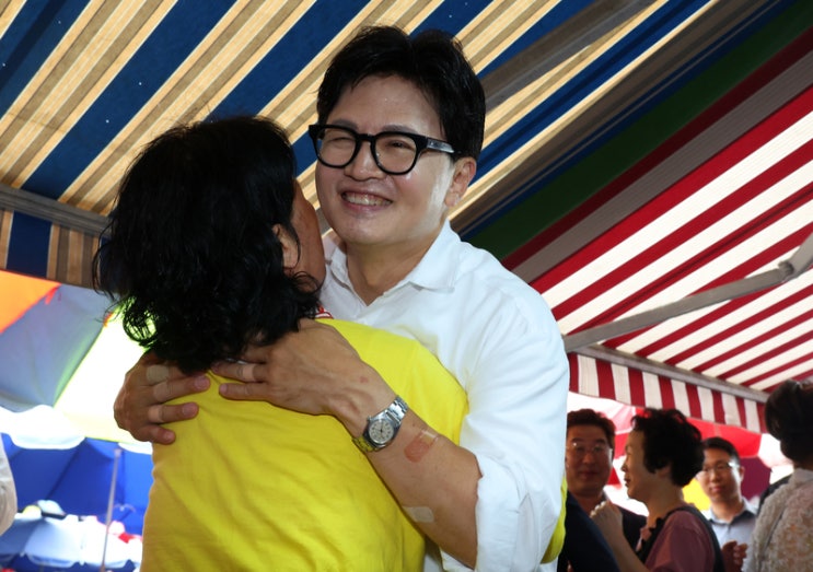 <b>한동훈</b> 첫 <b>등원</b>…"복당 의사 있지만 서두르지 않겠다"