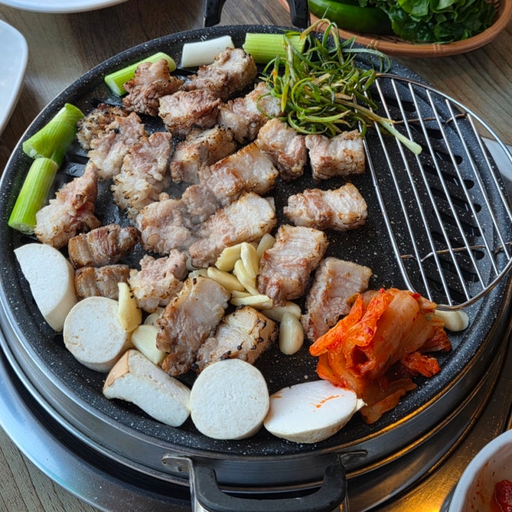  동명동 회식하기 좋은 금관꽃돼지 고깃집 추천, 프라이빗룸에서 즐긴 레전드 꽃삼겹살