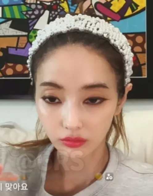 한채영 틱톡, 풀린 눈빛 기이한 방송으로 시청자들 공포로 몰아넣은 여배우