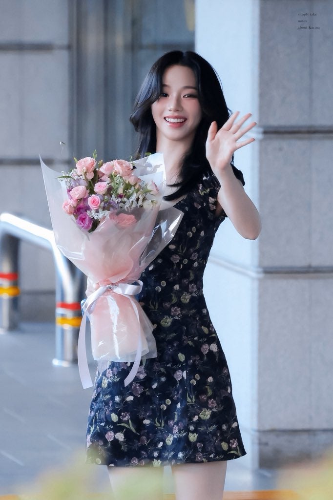 260605 에스파 카리나 뮤직뱅크 출퇴근/ 인스타그램