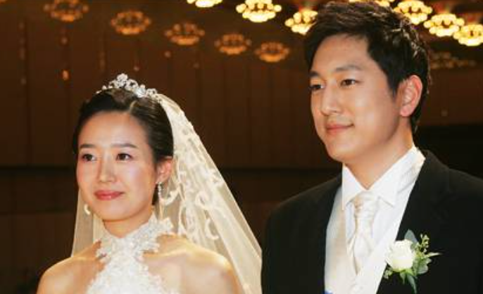 "유명한 아나운서 부부였는데.." 이혼 후 12살 연하 미인과 결혼해서 욕 많이 먹었다는 연예인