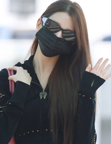 장원영 공항 태도 논란 출국 영상 갑론을박 정리